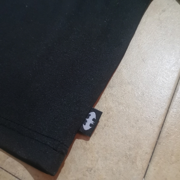 🔵 3/$30 Women's Cropped Batman Shirt - Picture 5 of 15